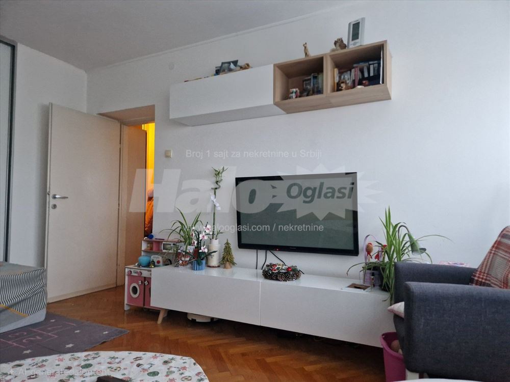 Opremljen stan u kvalitetnoj starogradnji — 4