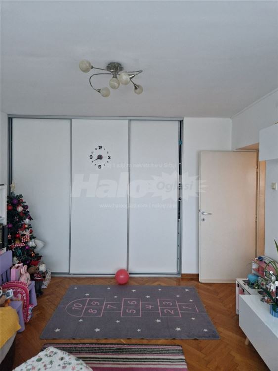 Opremljen stan u kvalitetnoj starogradnji — 5
