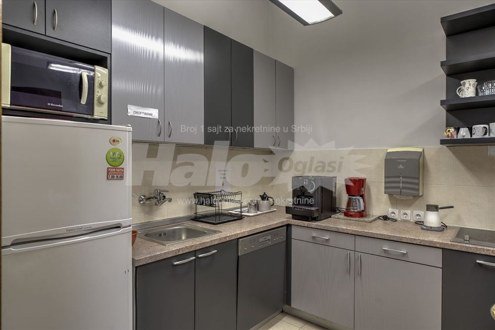Opremljena kancelarija/Furnished office — 4