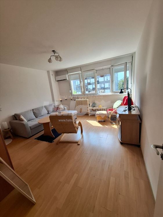 Omladinskih brigada 32m2 — 9