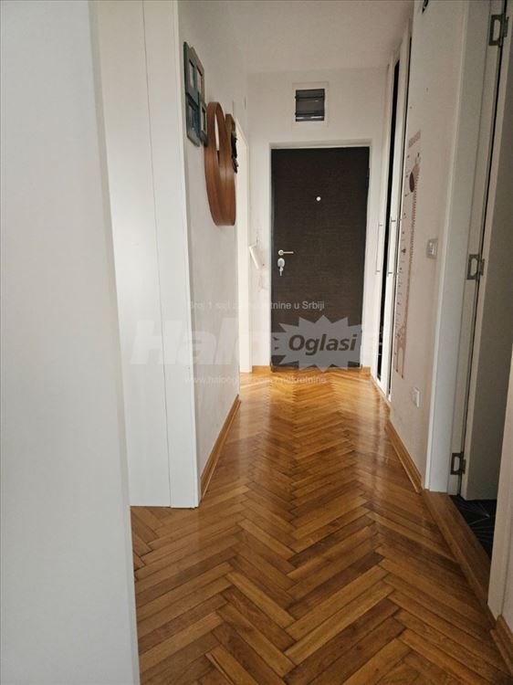 Osvetljen stan nadomak zvezdarske šume 51m2 — 12
