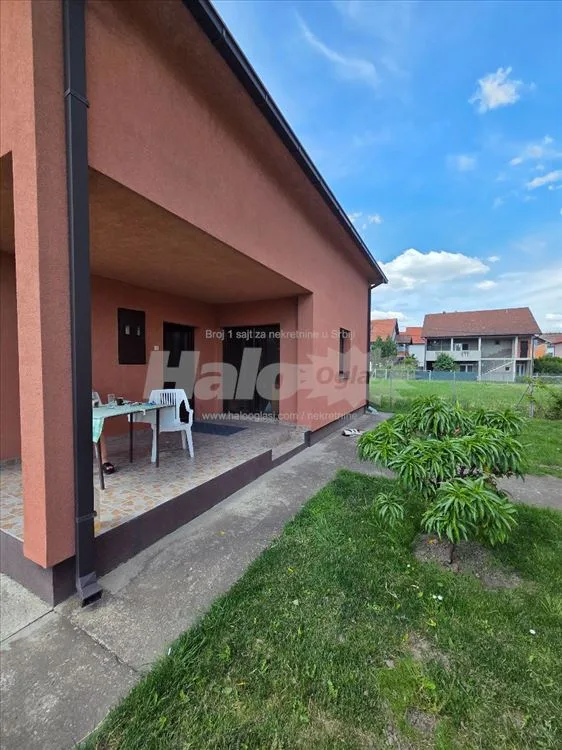 Palilila, Borča, Kuća sa uredjenim dvorištem — 3
