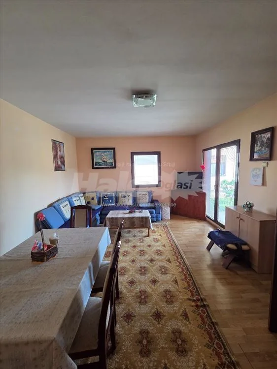 Palilila, Borča, Kuća sa uredjenim dvorištem — 5