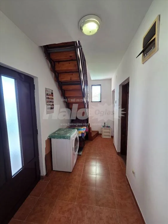 Palilila, Borča, Kuća sa uredjenim dvorištem — 11