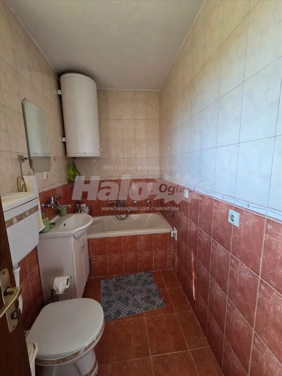 Palilila, Borča, Kuća sa uredjenim dvorištem — 12