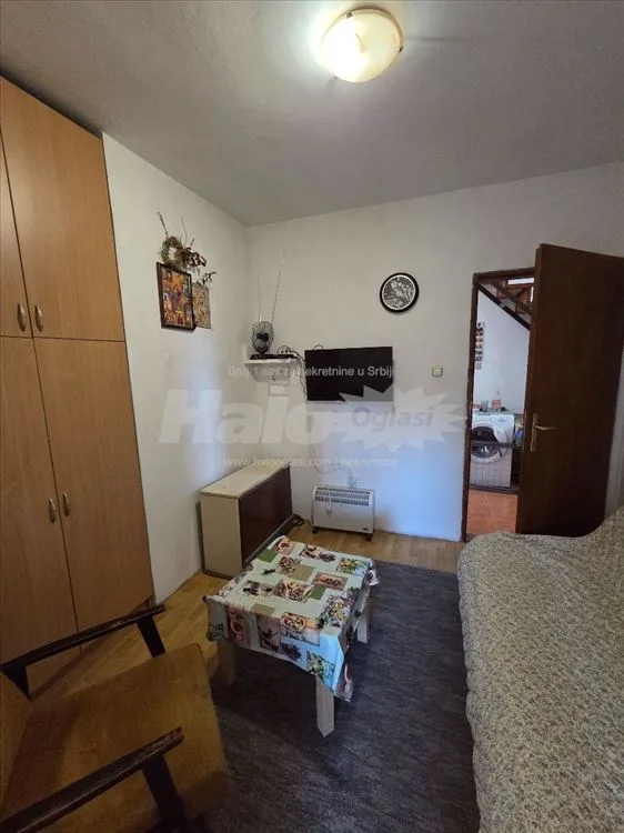 Palilila, Borča, Kuća sa uredjenim dvorištem — 13