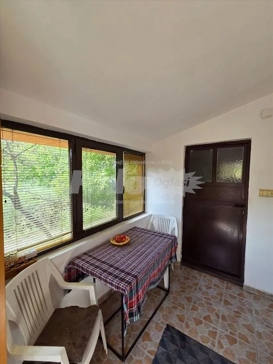 Palilila, Borča, Kuća sa uredjenim dvorištem — 14