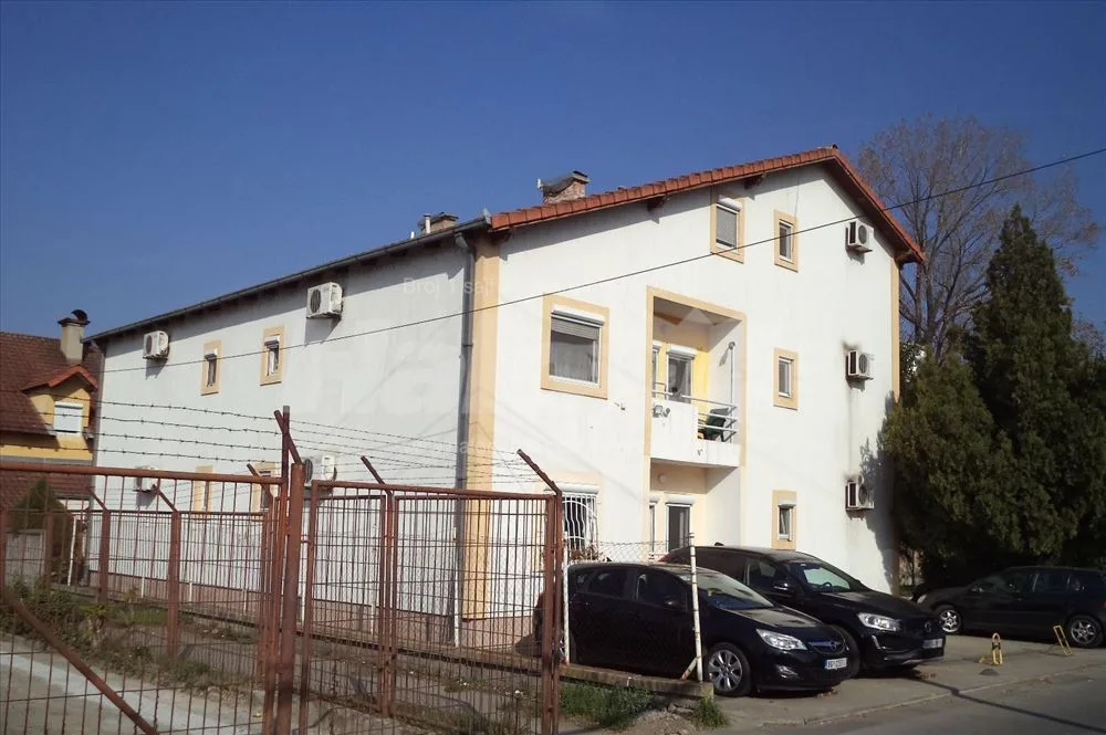 Palilula, Krnjača, Lux sa svojim parkingom — 2