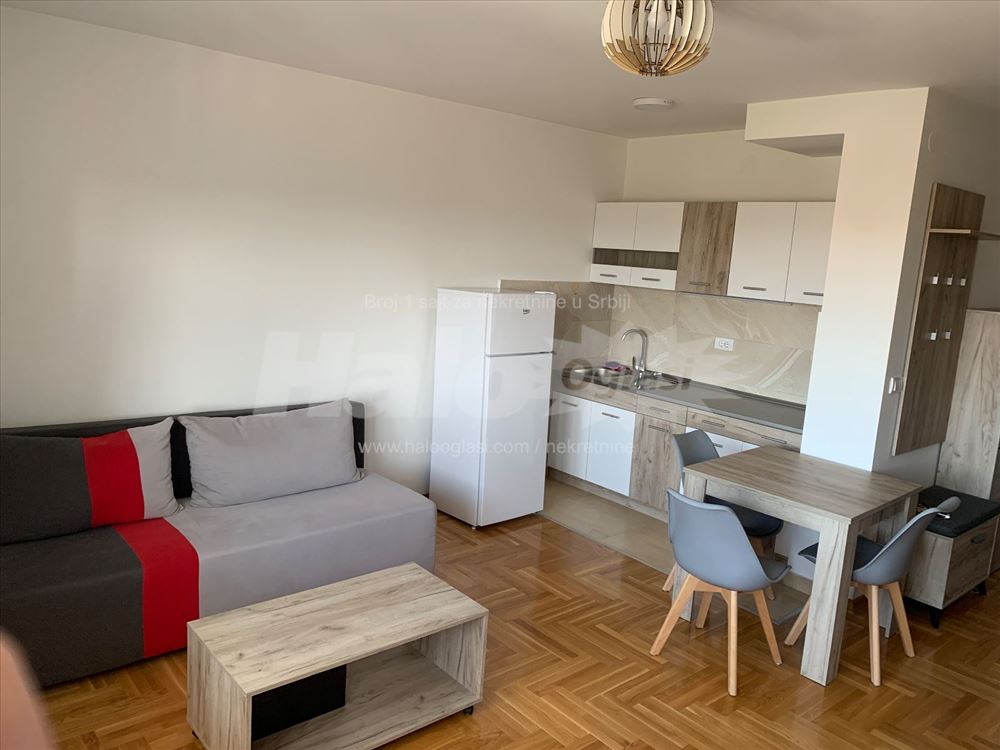Parking - smart home - okretnica 25,27,79 - pogled — 2