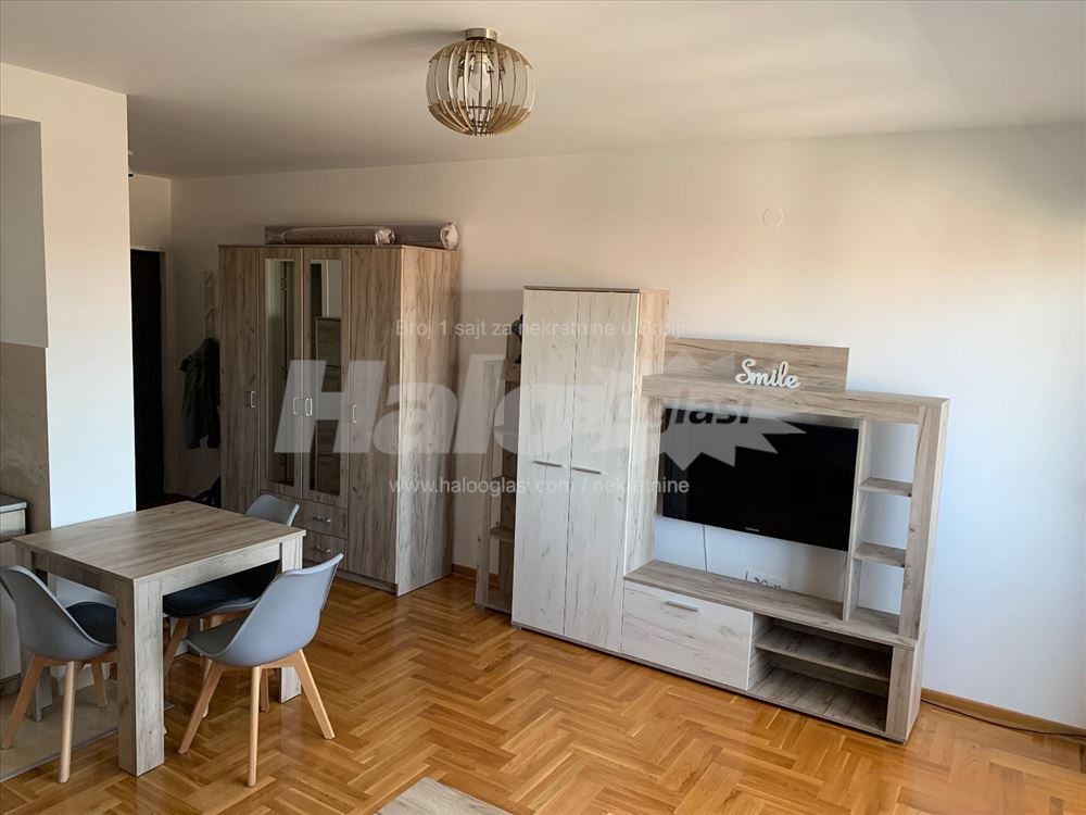 Parking - smart home - okretnica 25,27,79 - pogled — 12