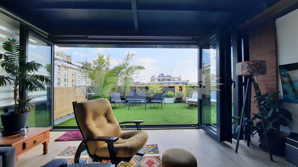 Penthouse sa terasom u centru Novog Beograda — 10