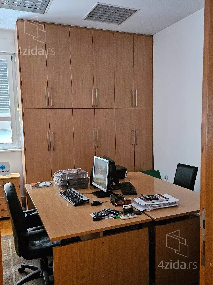 Petosoban stan za izdavanje, Ivankovačka 8, 1.750€, 136m² — 5