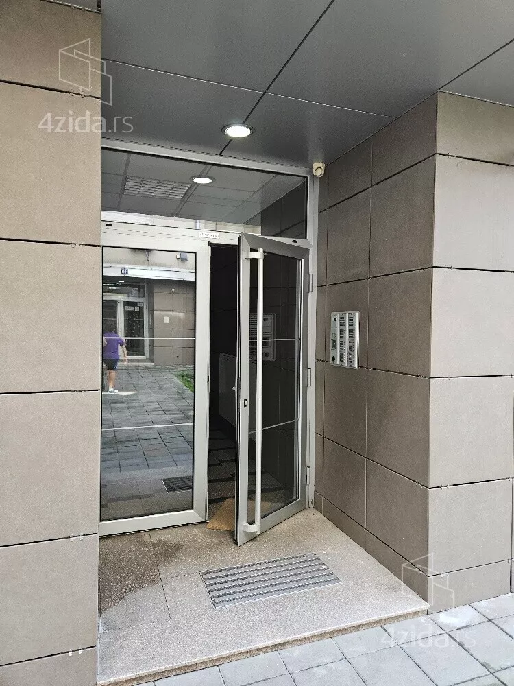 Petosoban stan za izdavanje, Ivankovačka 8, 1.750€, 136m² — 12