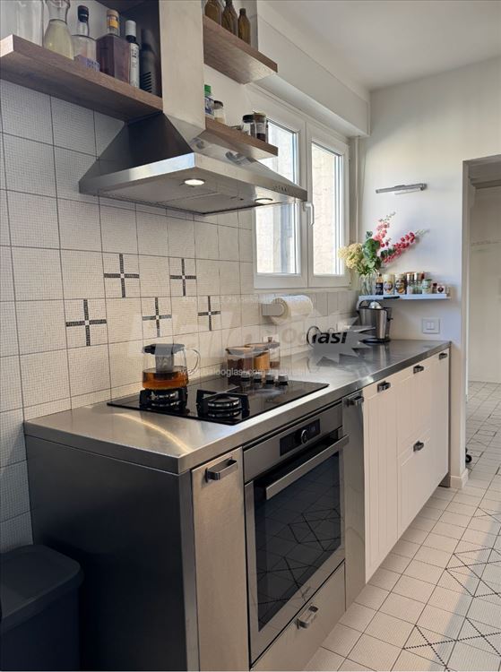 Pogled na grad/reku, terasa za uživanje, RENOVIRAN — 8