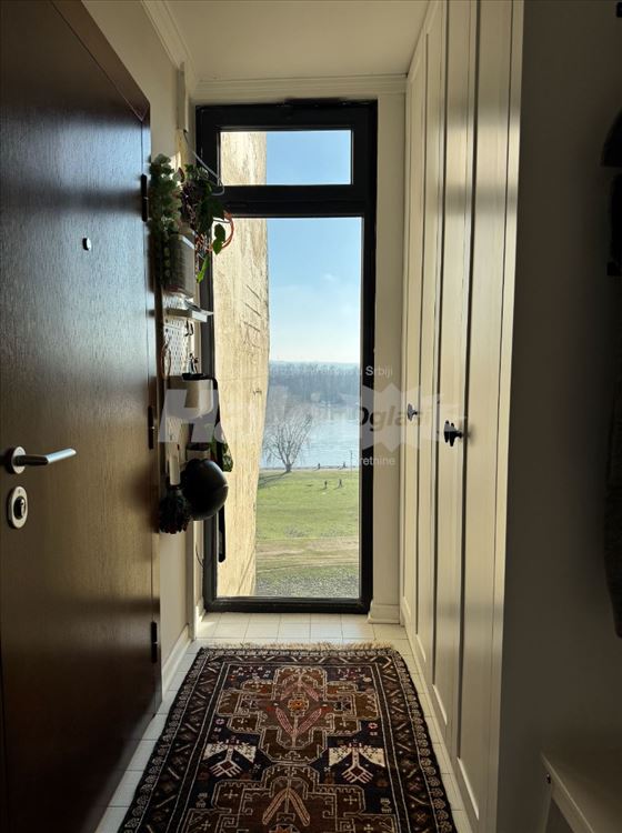 Pogled na grad/reku, terasa za uživanje, RENOVIRAN — 11