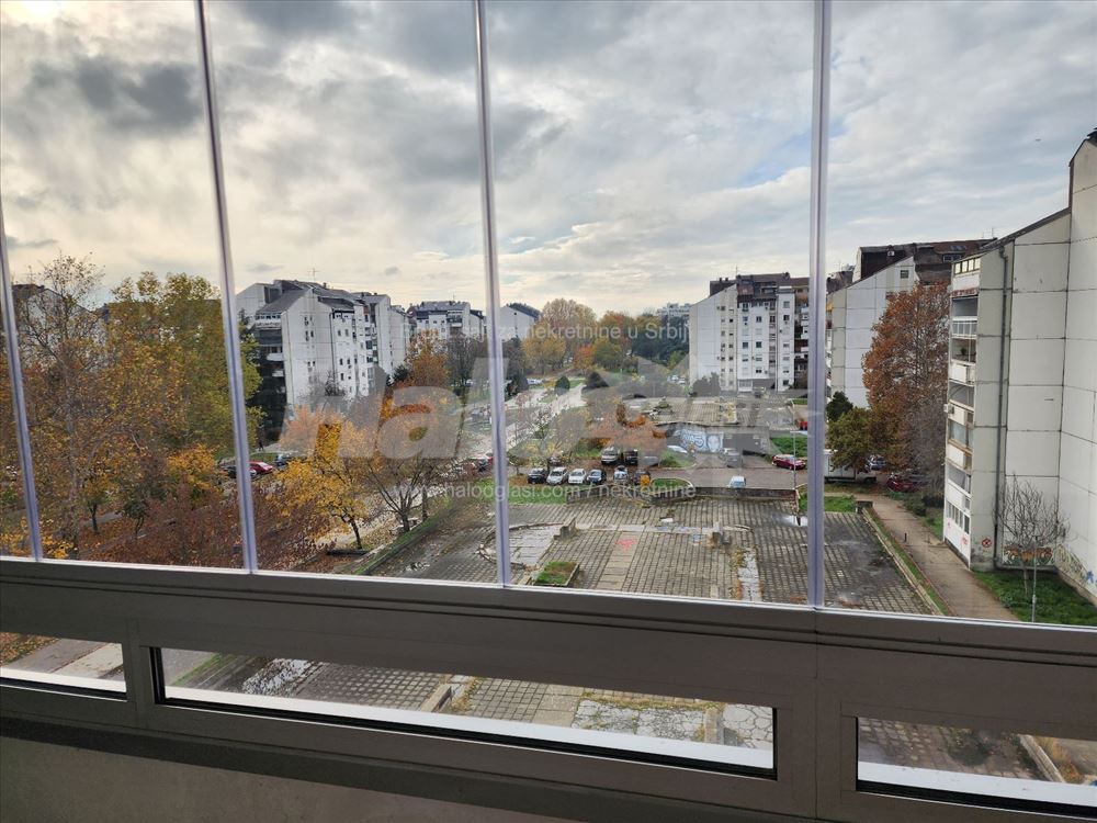 Pogled na zapad i jug, na šetalištu. Vlasnik — 11