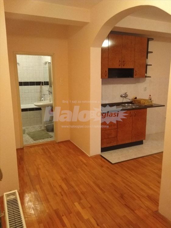 Polunamešten stan 1.5 sob 35m² u Žarkovu — 2