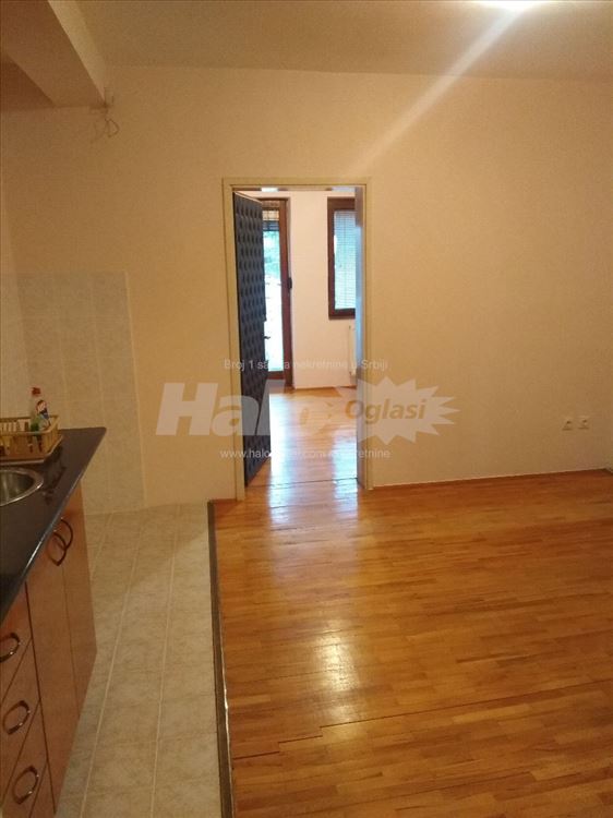 Polunamešten stan 1.5 sob 35m² u Žarkovu — 3