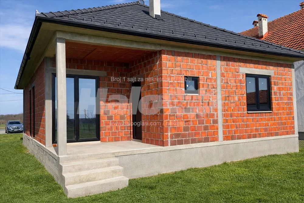 Pordajem kucu preko puta Bojčinske šume — 2