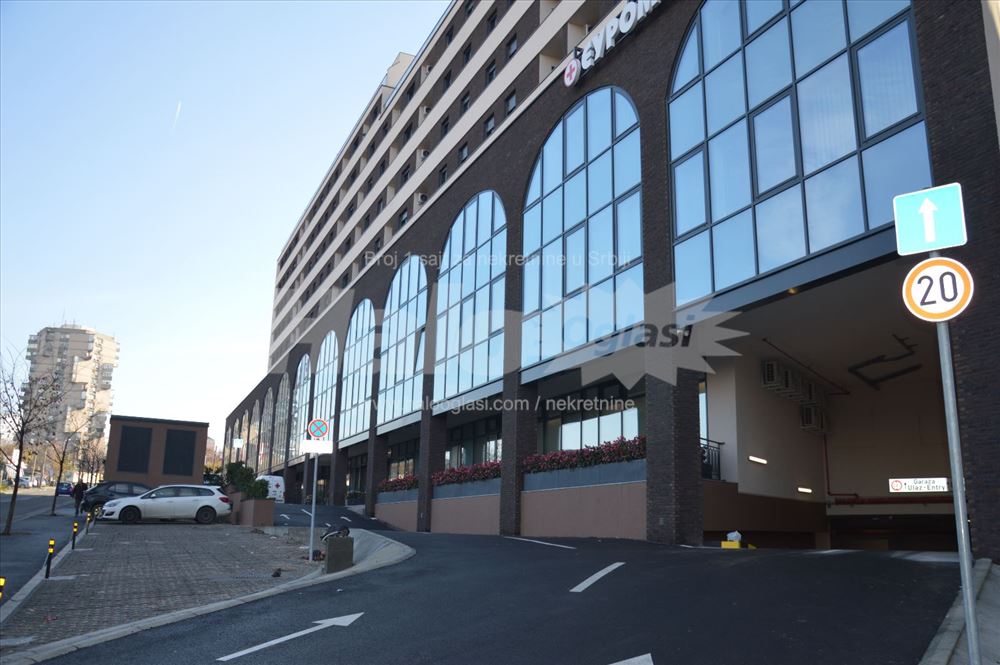 Pored hale Pionir, namešten 2,5 soban izdavanje — 2