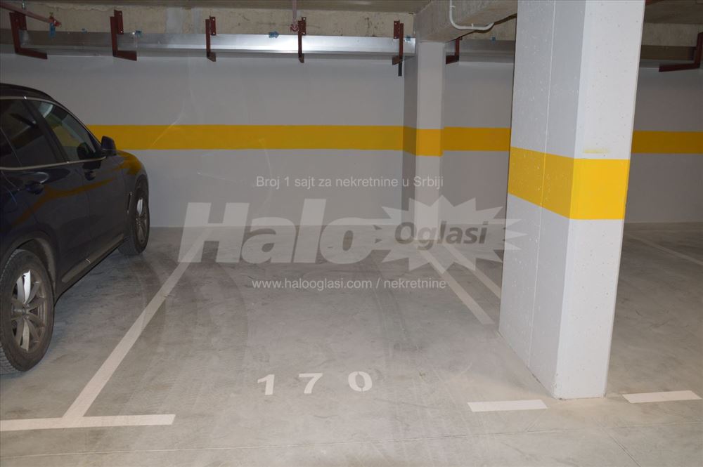 Pored hale Pionir, namešten 2,5 soban izdavanje — 4