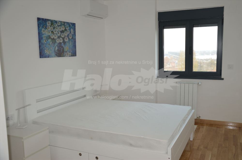 Pored hale Pionir, namešten 2,5 soban izdavanje — 5
