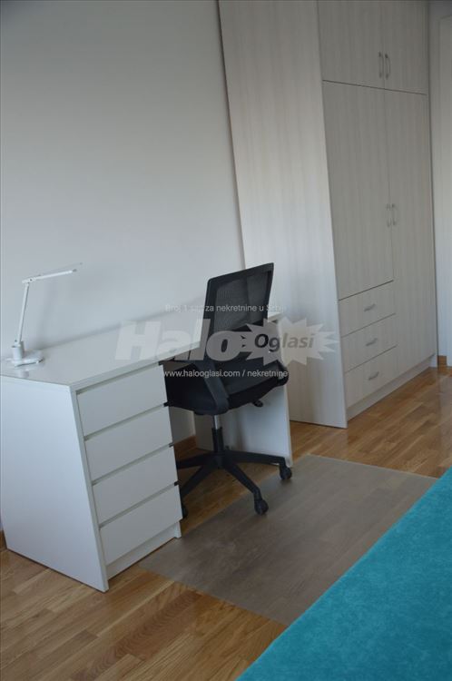 Pored hale Pionir, namešten 2,5 soban izdavanje — 10
