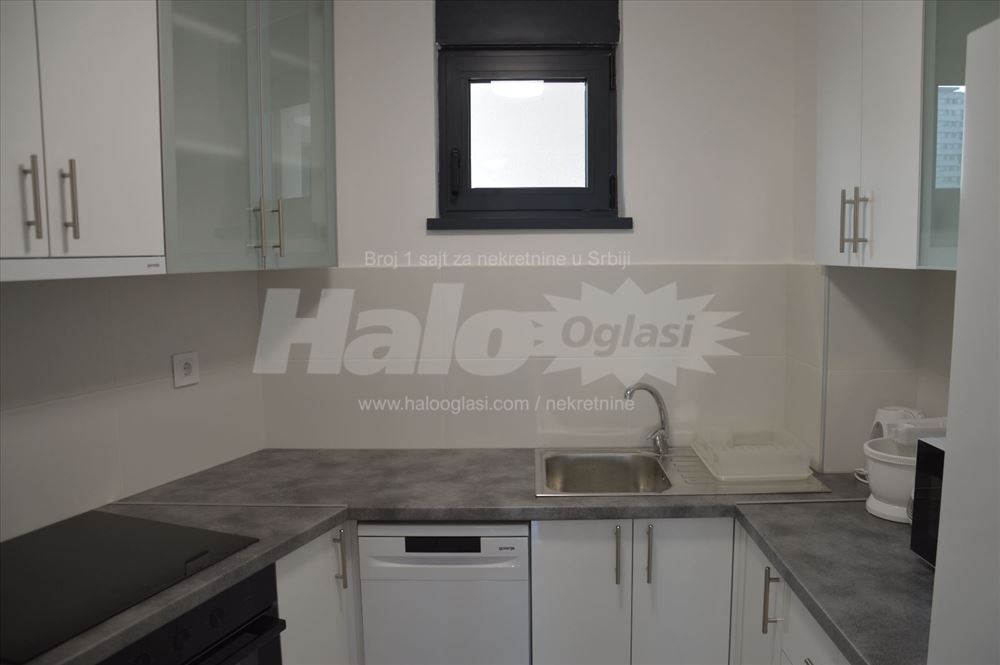 Pored hale Pionir, namešten 2,5 soban izdavanje — 15