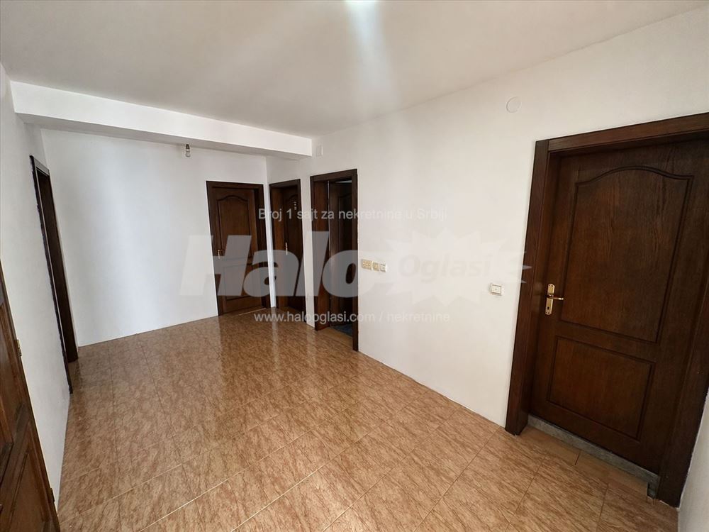Porodičan svetao 4.0 stan 2 terase 139m² Zvezdara — 9