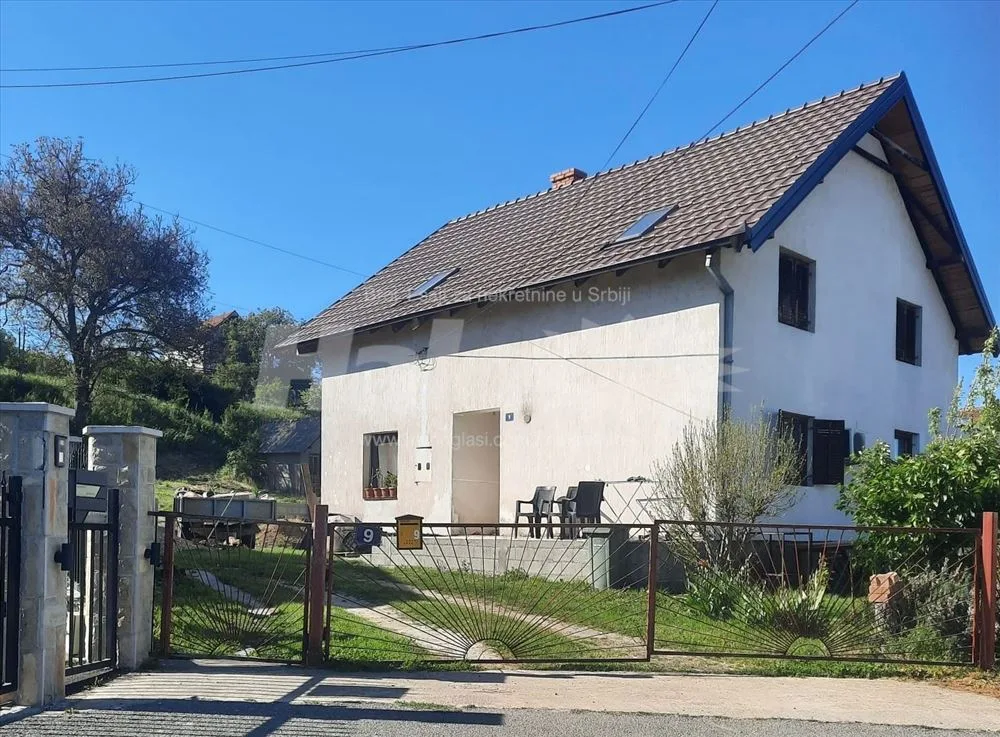 Porodicna kuca na prodaju — 6