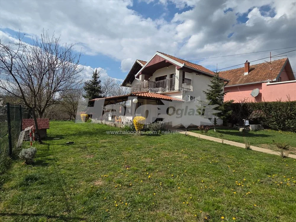 Porodična kuća 100 m² + garaža 30 m², plac 10 ari — 4