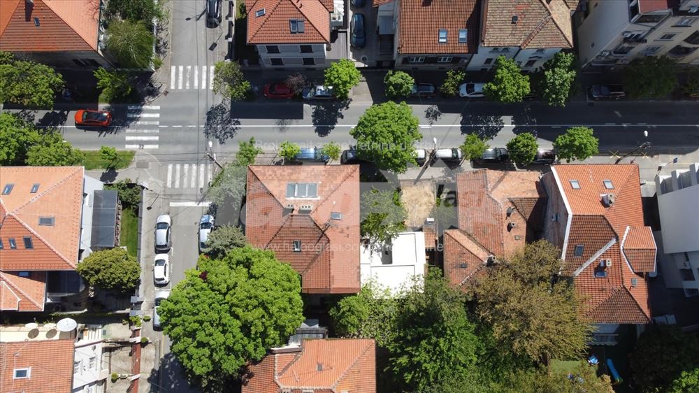 Porodična Kuća | Profesorska Kolonija | Plac 4 ara — 6
