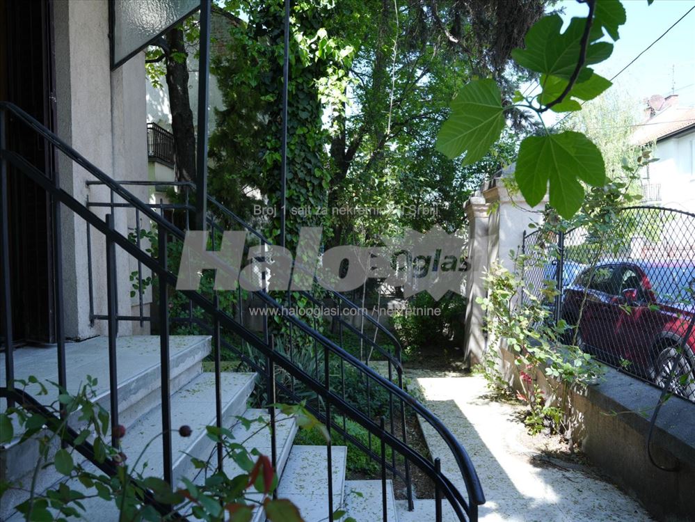 Porodična Kuća | Profesorska Kolonija | Plac 4 ara — 7