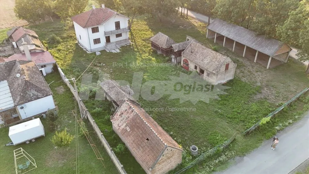 Porodična kuća sa 64 ari placa kod Obrenovca — 4