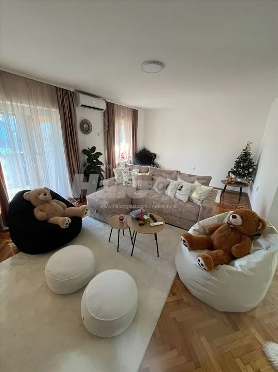 Porodična kuća sa dva pomoćna objekta, Boljevci — 6