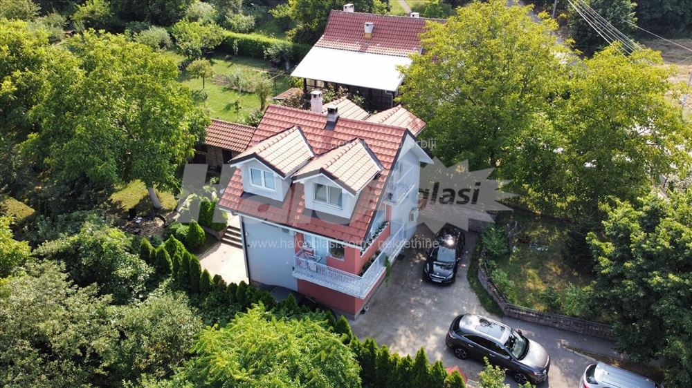 Porodična kuća sa pogledom na Avalu 10 ari Trešnja — 2