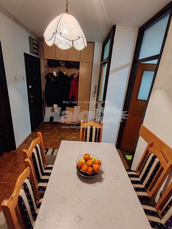 Porodični stan u Sremčici, 3.0, potpuno namešten — 3