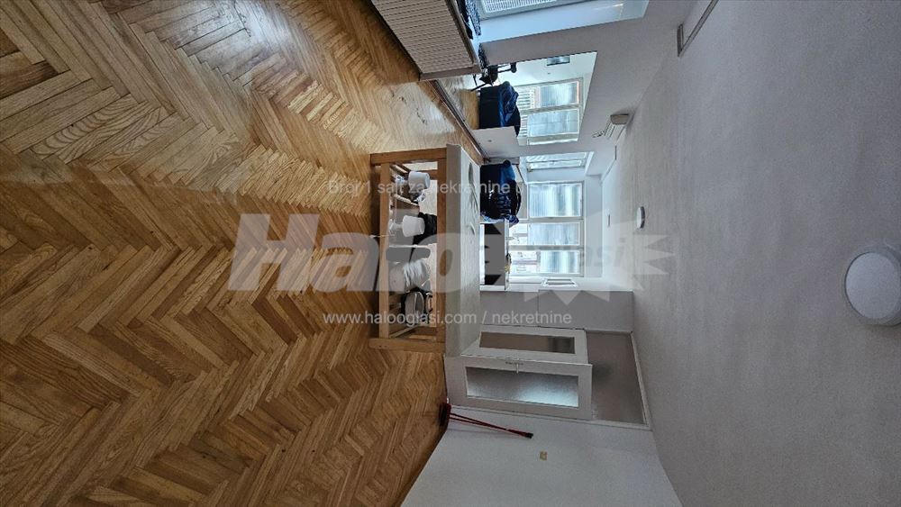 Poslovni kancelarijski prostor — 2