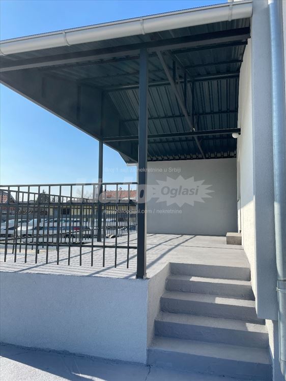 Poslovni objekat 250m² sa 20 parking mesta — 3