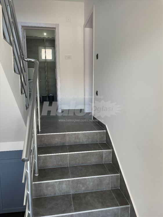 Poslovni objekat 250m² sa 20 parking mesta — 5