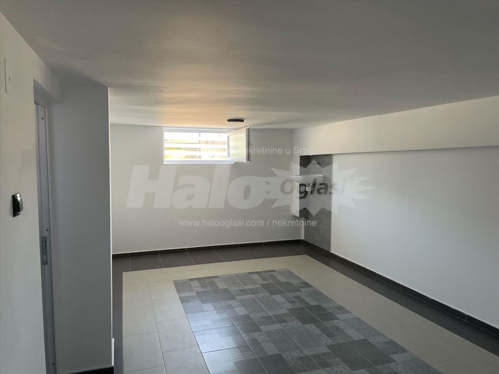 Poslovni objekat 250m² sa 20 parking mesta — 6