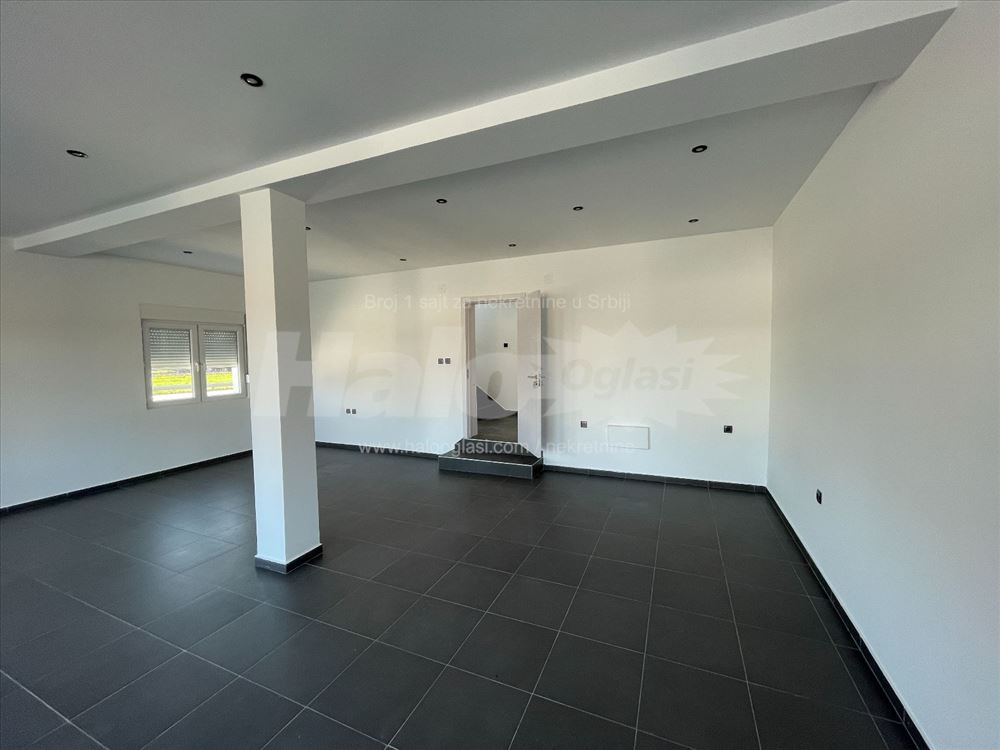 Poslovni objekat 250m² sa 20 parking mesta — 8