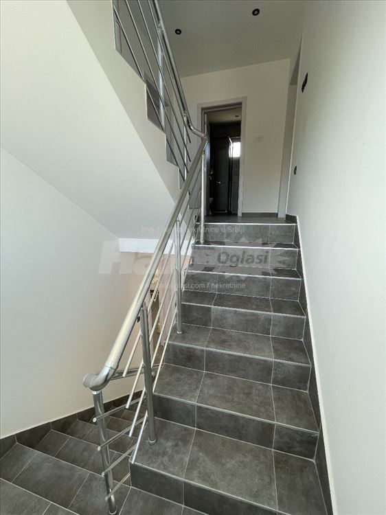 Poslovni objekat 250m² sa 20 parking mesta — 14