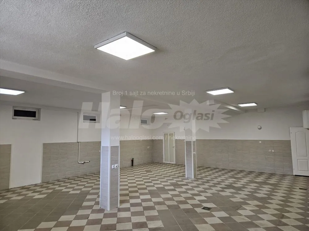 Poslovni prostor 130m2 u Surčinu — 2