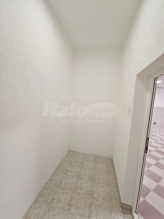 Poslovni prostor 130m2 u Surčinu — 8
