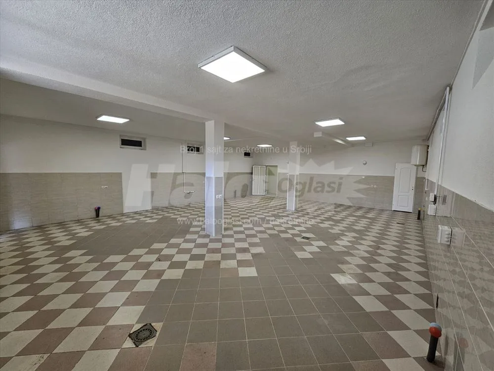 Poslovni prostor 130m2 u Surčinu — 9
