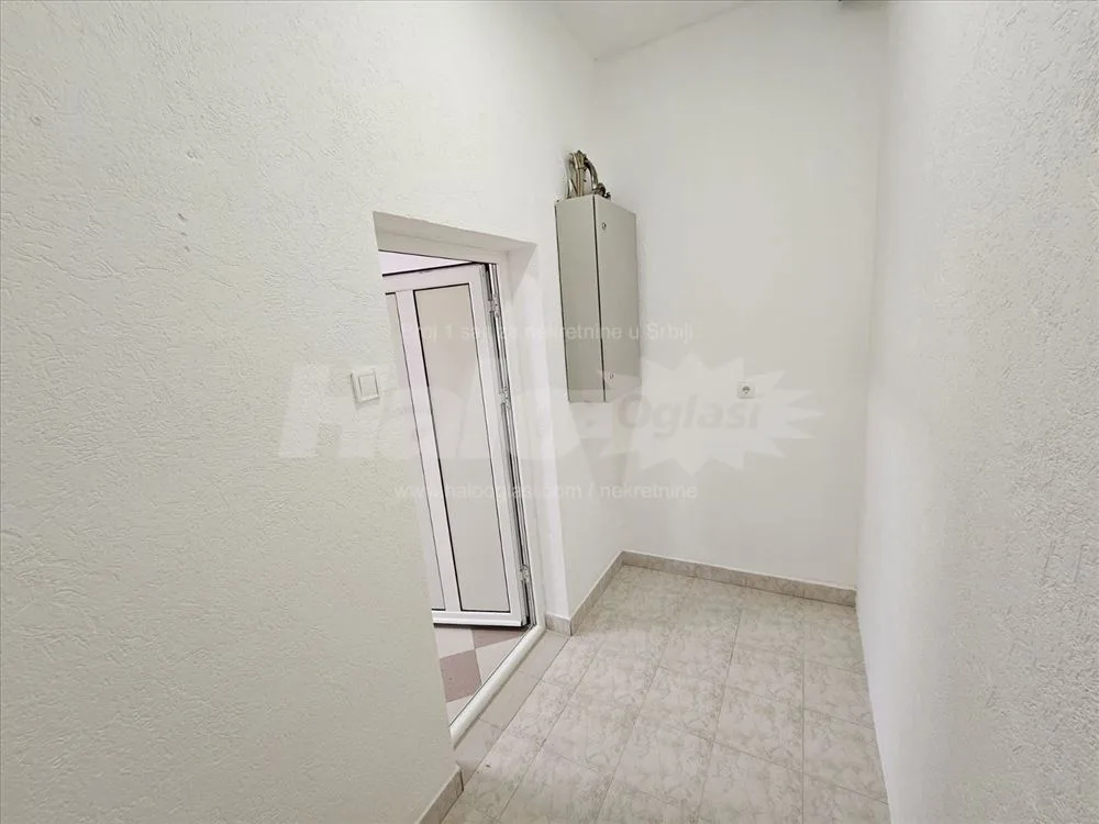Poslovni prostor 130m2 u Surčinu — 10