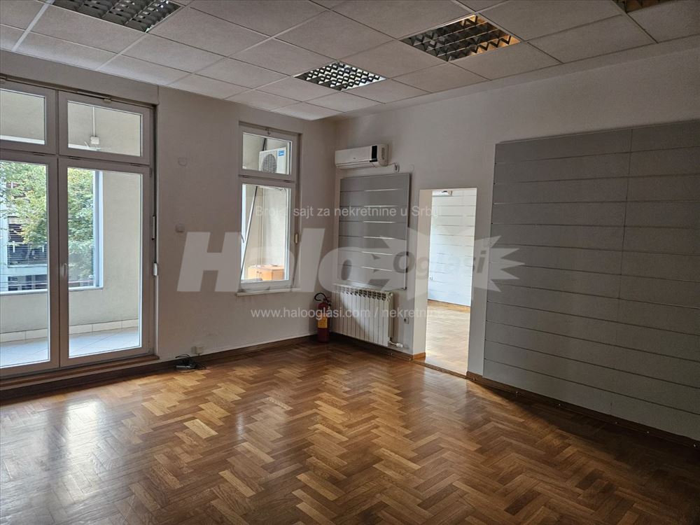 Poslovni prostor 136 m2 sa 2 parking mesta, centar — 2