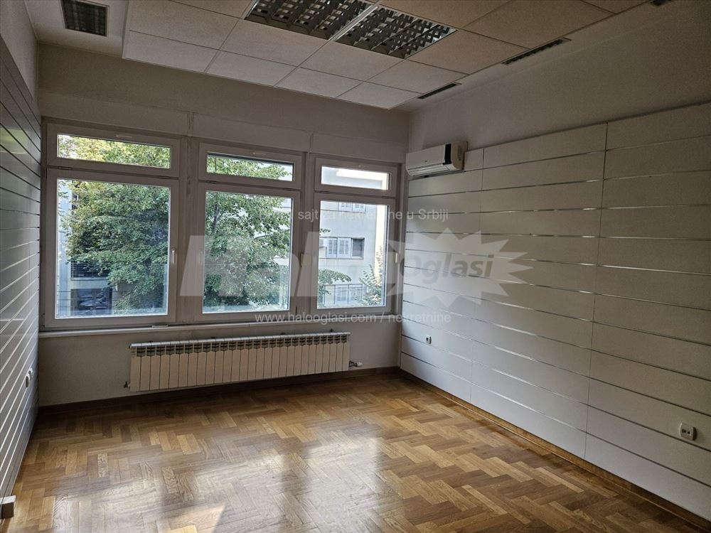 Poslovni prostor 136 m2 sa 2 parking mesta, centar — 3