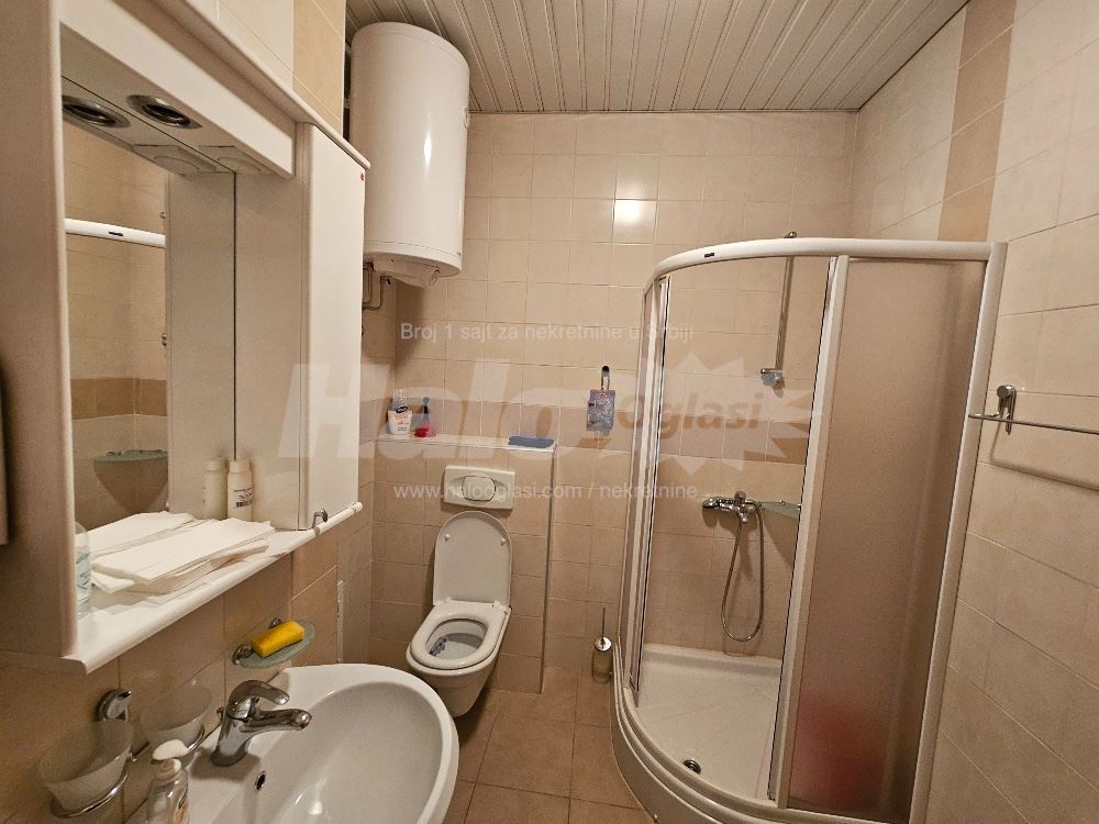 Poslovni prostor 136 m2 sa 2 parking mesta, centar — 10
